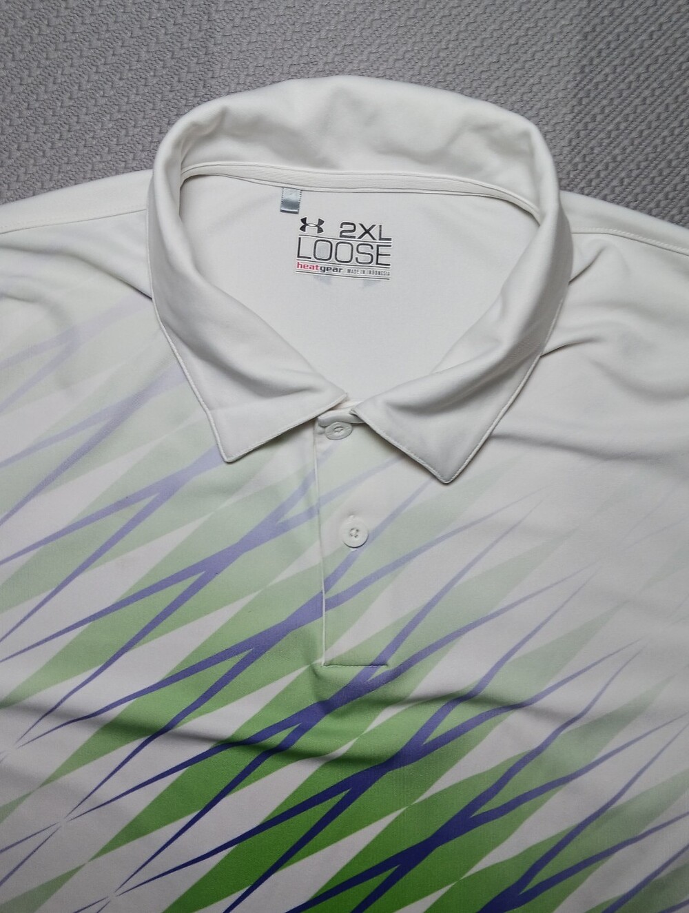 Under Armour Mens Loose HeatGear Polo Shirt 2XL White Zigzag Pattern